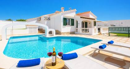Villa Eugenia Large Private Pool, A/C, WiFi