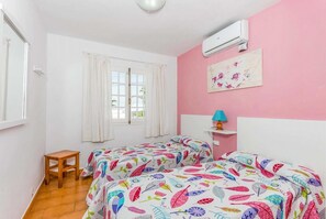 4 bedrooms, iron/ironing board, WiFi, bed sheets - Villa Eugenia Large Private Pool, A/C, WiFi (Cala en Porter)