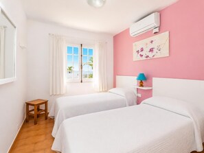 4 chambres, fer et planche à repasser, Wi-Fi, draps fournis