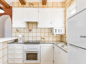 Fridge, microwave, oven, coffee/tea maker - Villa Eugenia Large Private Pool, A/C, WiFi (Cala en Porter)