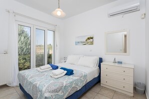 4 chambres, fer et planche  à repasser, Wi-Fi, literie fournie