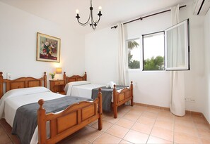 6 bedrooms, WiFi, bed sheets - Villa Amoros, Beautiful villa with superb sea views (Alcúdia)