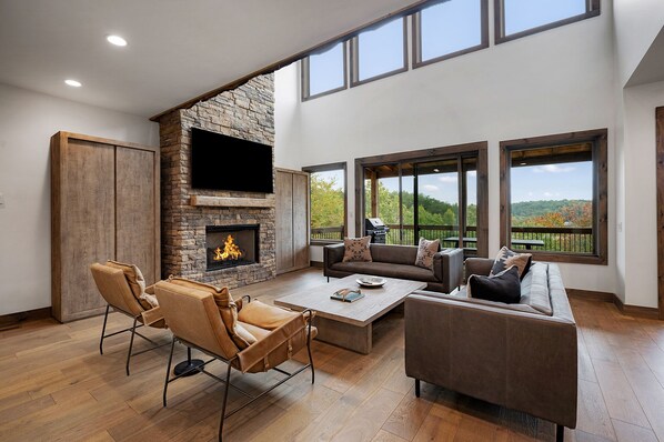 スマートテレビ、暖炉、テーブルサッカー台