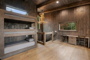 5 bedrooms, desk, iron/ironing board, WiFi