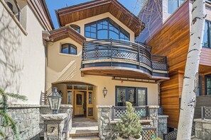 Exterior - Vail Row-House 303 Gore Creek Dr #7, Vail Village - Next to Bridge St & Gorsuch. Ski-in/Ski-out. (Vail)