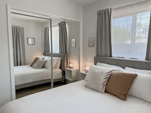 3 bedrooms, desk, iron/ironing board, free WiFi
