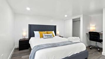 2 slaapkamers, een kluis op de kamer, een strijkplank/strijkijzer