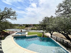 Et oppvarmet basseng