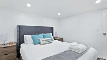 2 bedrooms, in-room safe, desk, iron/ironing board