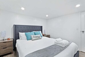 2 chambres, coffres-forts dans les chambres, bureau
