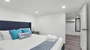 2 bedrooms, in-room safe, desk, iron/ironing board