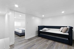 2 bedrooms, in-room safe, desk, iron/ironing board