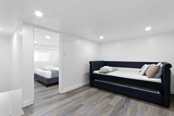 2 bedrooms, in-room safe, desk, iron/ironing board