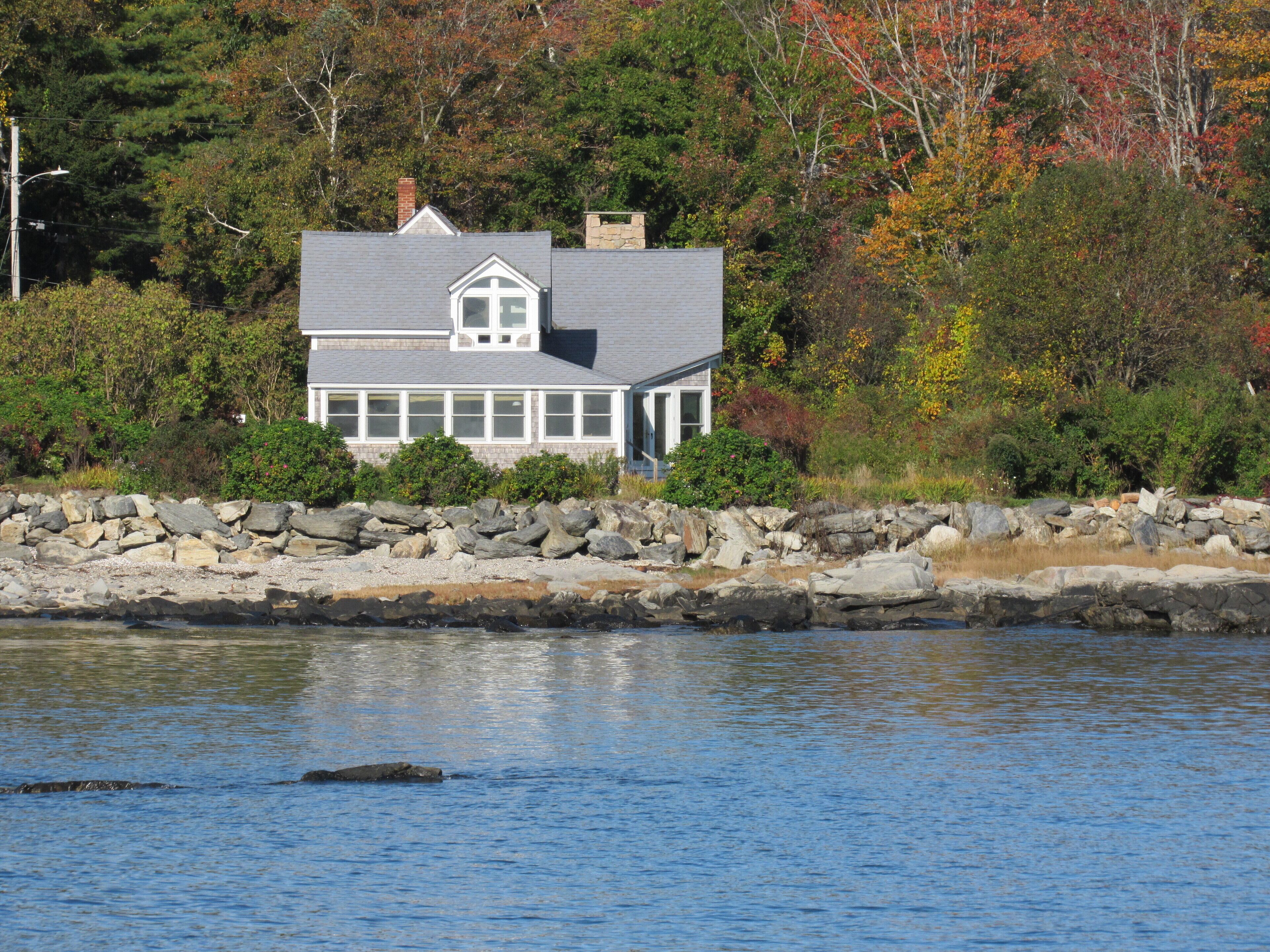 Sea Glass - Peaks Island oceanfront cottage with stunning views!
