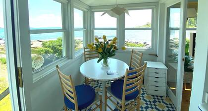 Sea Glass - Peaks Island oceanfront cottage with stunning views for 7 people!