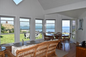 Interior - Sea Glass - Peaks Island oceanfront cottage with stunning views for 7 people! (Portland)