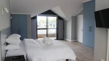 3 bedrooms, iron/ironing board, internet, bed sheets