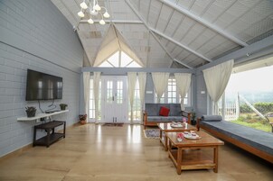 Deluxe Villa | Living area