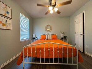 3 室のベッドルーム、アイロン / アイロン台、WiFi、ベッドシーツ