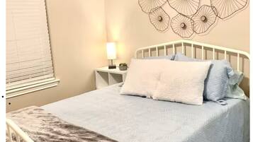 3 bedrooms, desk, iron/ironing board, WiFi (free)
