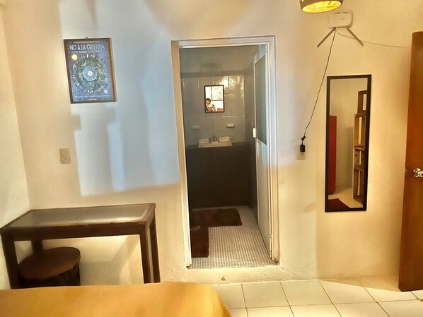 1 bedroom, iron/ironing board, internet, bed sheets