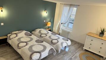 2 makuuhuonetta, silitysrauta/-lauta, vauvan matkasänky, ilmainen Wi-Fi