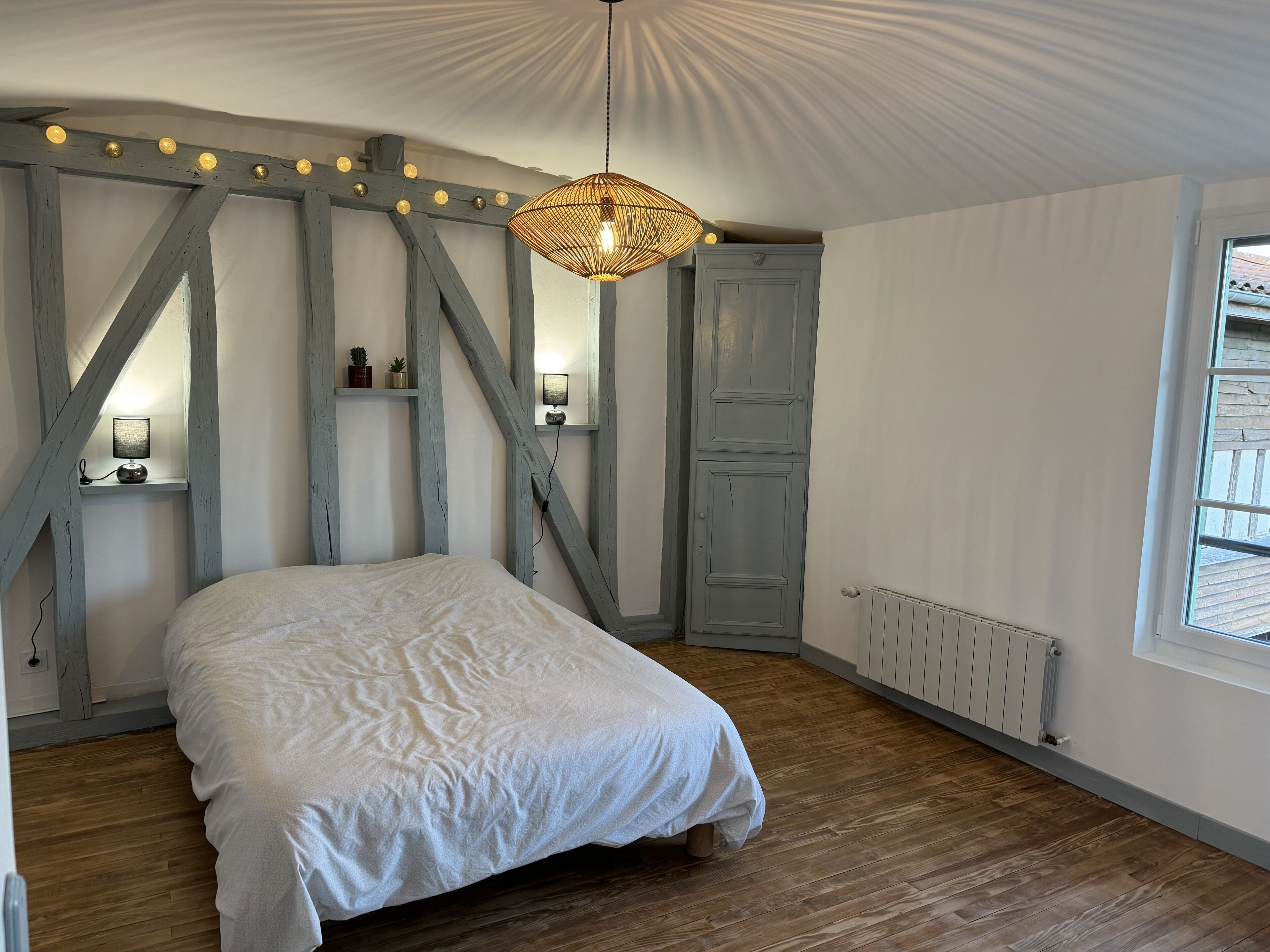 2 slaapkamers, een strijkplank/strijkijzer, reisbedje, gratis wifi