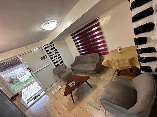 Mini-appartement Moderne Avec Jardin Privé au Coeur de Yaoundé