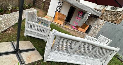 Mini-appartement Moderne Avec Jardin Privé au Coeur de Yaoundé