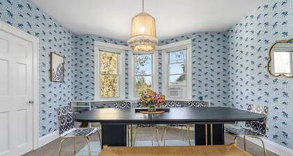 Jungle Retreat! Parking/Yard/Wine/Firepit