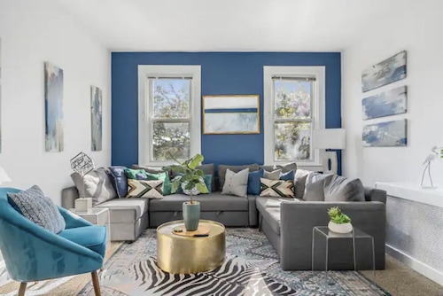 Jungle Retreat! Parking/Yard/Wine/Firepit