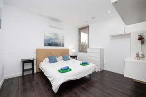 3 chambres, fer et planche à repasser, Wi-Fi, draps fournis