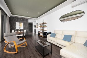 Télévision, table de tennis de table