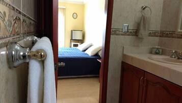 3 chambres, fer et planche Ă  repasser, Wi-Fi gratuit, draps fournis