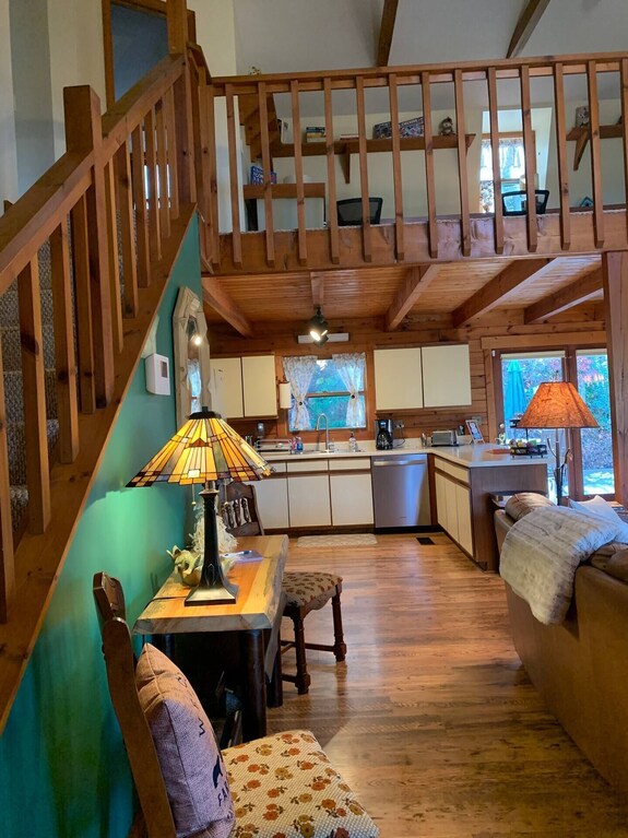 Cozy Mtn Log Cabin, Wonderful Views, 5 Mins From Hayesville Town Sq, Sleeps 8. - North Carolina
