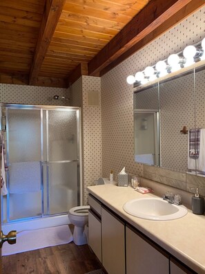 Douche, articles de toilette écologiques, sÚche-cheveux