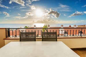 Outdoor dining - Santiago Seaview - Sun Terrace and Pool (Santiago del Teide)
