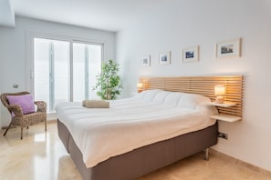 Fer et planche à repasser, Wi-Fi gratuit, draps fournis