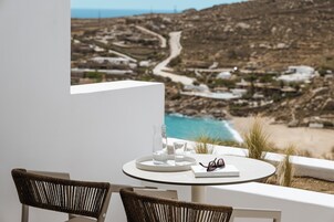 Junior Jetted Tub Suite with Side Sea View | Beach/ocean view