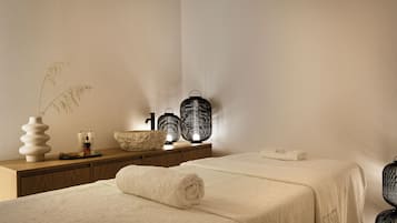 Couples treatment room(s), hot tub, steam room, body treatments