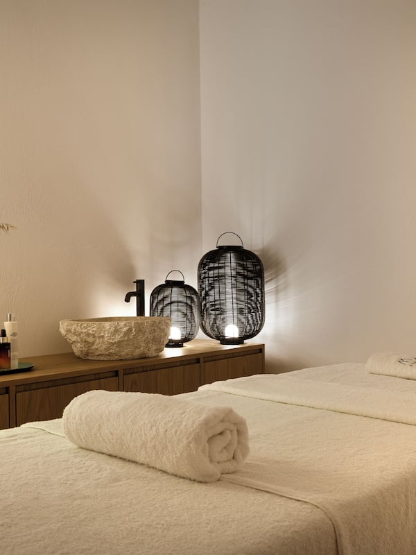 Couples treatment rooms, hot tub, steam room, body treatments