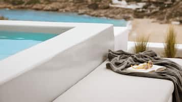 Deluxe Jetted Tub Suite with Sea View | Beach/ocean view