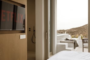 1 bedroom, premium bedding, minibar, in-room safe