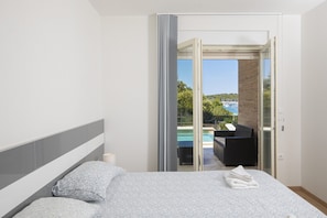 3 bedrooms, iron/ironing board, travel crib, free WiFi - Apartment David with Sea view and private Pool only 200 m from Beach (Pješčana Uvala)