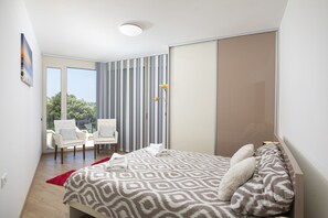 3 bedrooms, iron/ironing board, travel cot, free WiFi - Apartment David with Sea view and private Pool only 200 m from Beach (Pješčana Uvala)