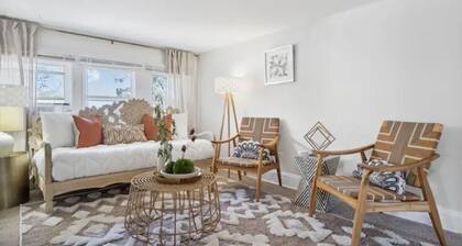 Warm & Cozy Loft. Yard/Parking/Wine