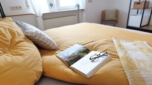 2 bedrooms, desk, iron/ironing board, travel crib - Plant Apartment (Eutingen im Gäu)