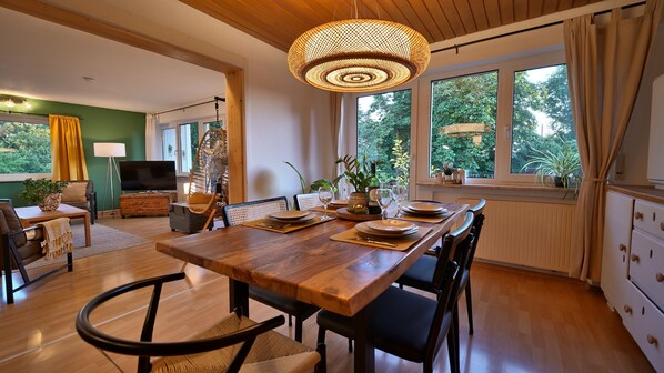 Dining - Plant Apartment - Large balcony with barbecue (Eutingen im Gäu)