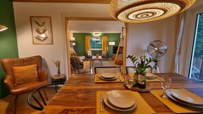 Dining - Plant Apartment - Large balcony with barbecue (Eutingen im Gäu)