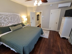 2 habitaciones, escritorio, tabla de planchar con plancha y wifi gratis 